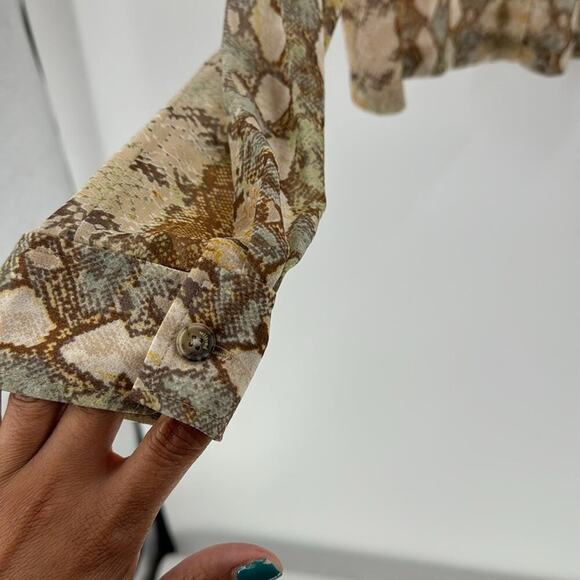 Aritzia Wilfred Henrietta Shirt Button Up cropped snake print boxy size S - Picture 5 of 9